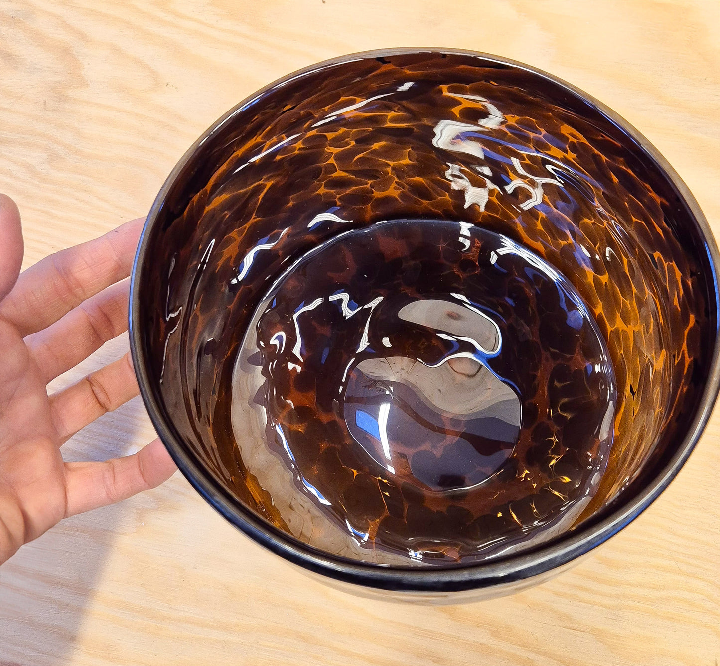 Skål, brun och grå