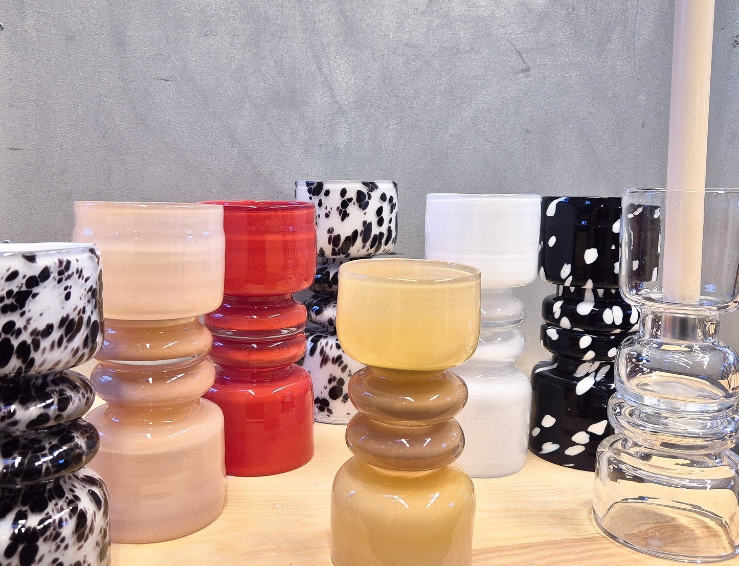 ljusstake Duo, stor. svart med vita prickar