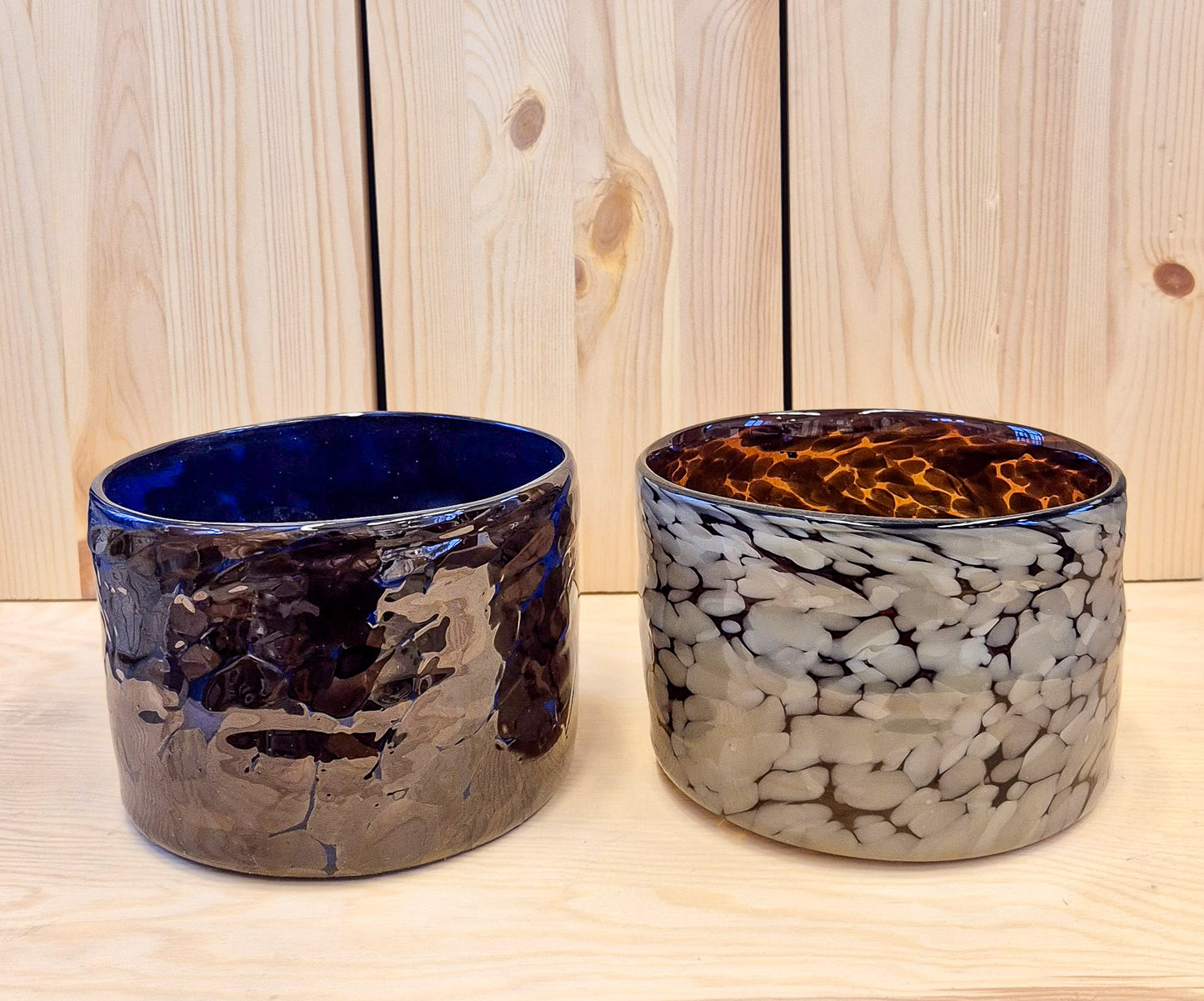 Skål, brun och grå