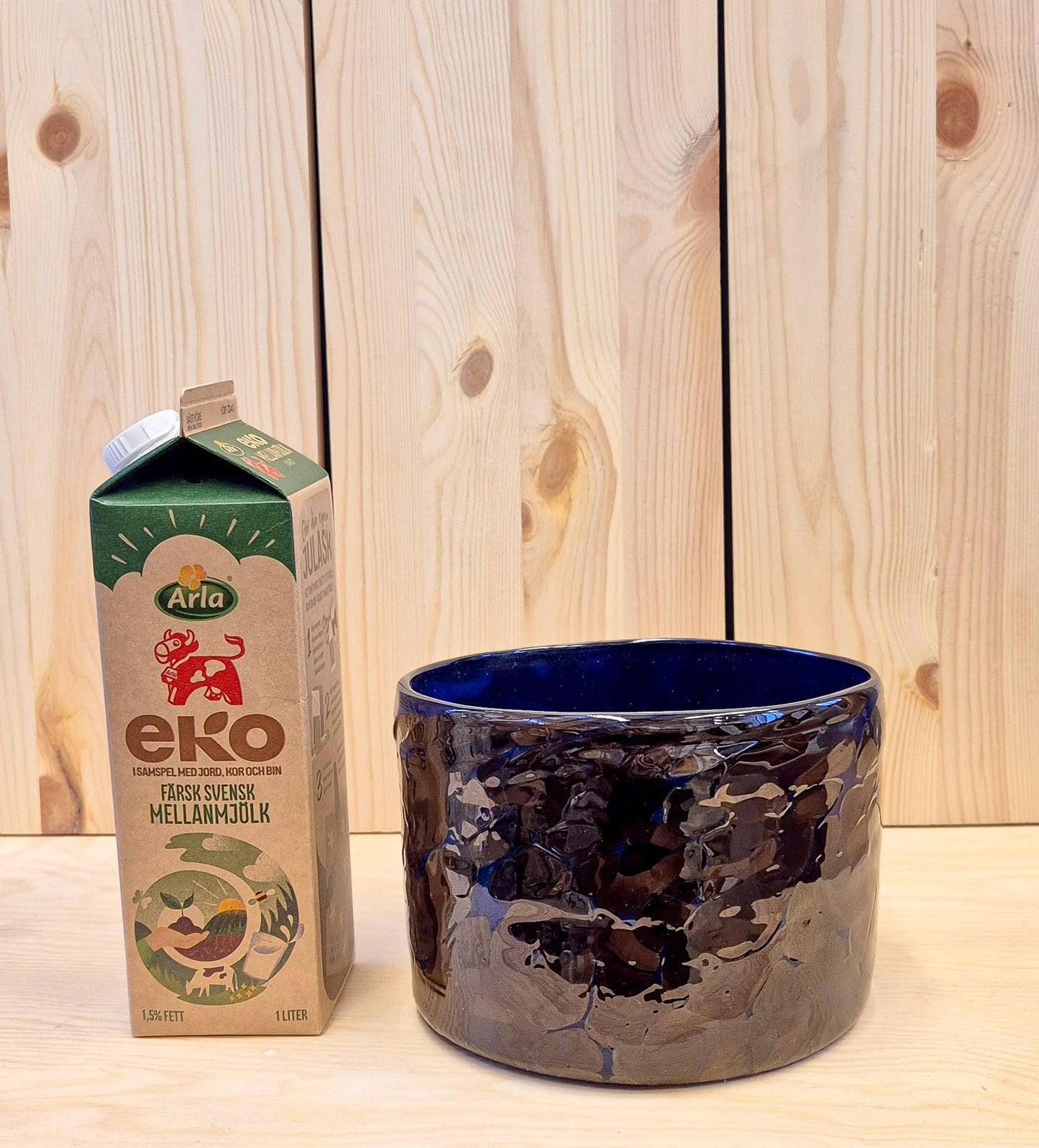 Skål, blå och brun