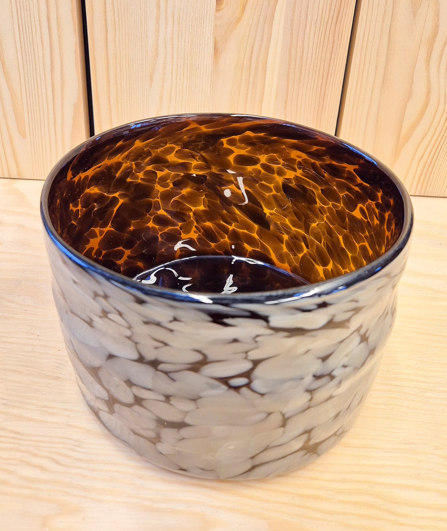 Skål, brun och grå