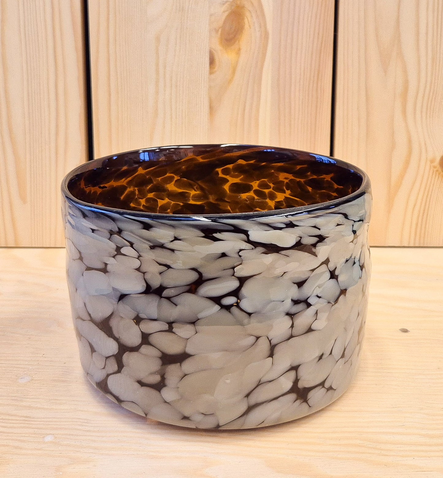 Skål, brun och grå